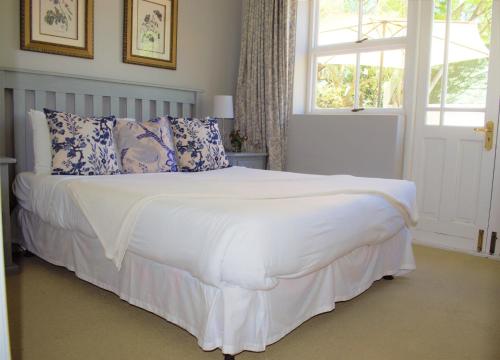 En eller flere senge i et værelse på Mafunyani Cottage