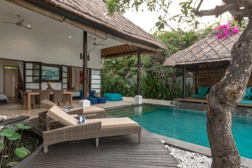 Kolam renang di atau dekat dengan Villa Sheeba