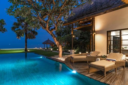 Kolam renang di atau dekat dengan Villa Sheeba