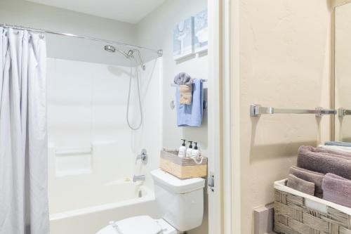 a bathroom with a toilet and a shower at Greely Gaslamp - Loft W Parking & 3 Beds #402 in San Diego