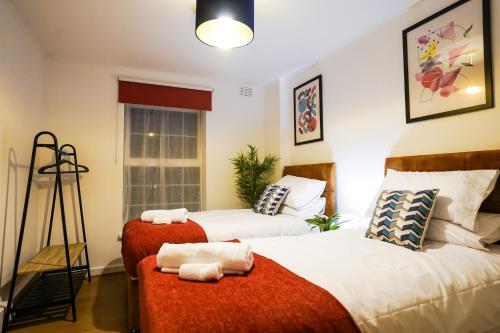 Fotografie z fotogalerie ubytování Spacious Apartment, Sleeps 5, Free Parking, Enfield North London v Londýně