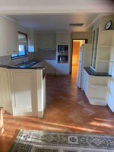 Kuchyň nebo kuchyňský kout v ubytování Bellarwi House