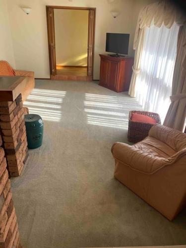 TV a/nebo společenská místnost v ubytování Bellarwi House