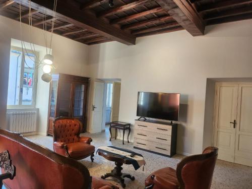 Palazzo Storico "Mezzadonna"にあるテレビまたはエンターテインメントセンター