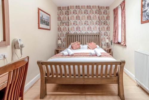 Postel nebo postele na pokoji v ubytování Shakespeare Hotel