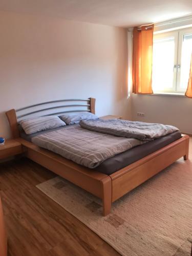a bed sitting in a bedroom with a window at Unterkunft in Wiesent für Handwerker-/Monteure Berufsreisende in Wiesent