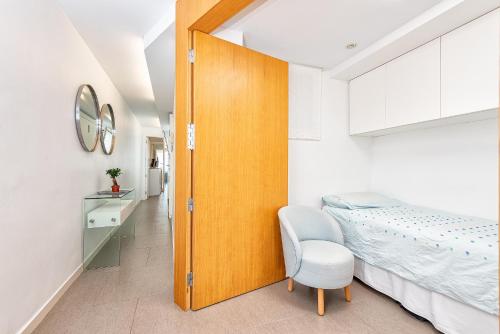 Postel nebo postele na pokoji v ubytování Luxury First Line Apartment.