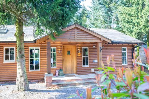 Gallery image of The Hollies Forest Lodges in Cuddington