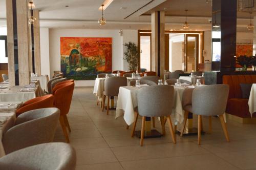 Ein Restaurant oder anderes Speiselokal in der Unterkunft Golden Carthage Hotel Tunis 