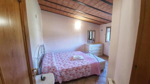a small bedroom with a bed and a dresser at Spicchio di Luna - Casa Vacanze in Albiano