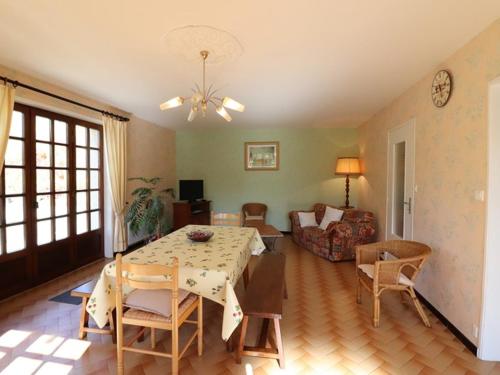 Gîte Trémouille, 3 pièces, 4 personnes - FR-1-742-246