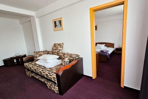 Un pat sau paturi într-o cameră la Hotel Eden