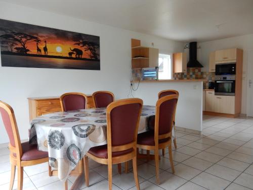 a dining room with a table and chairs at Maison 3 chambres 120m2 3km ploermel in Ploërmel