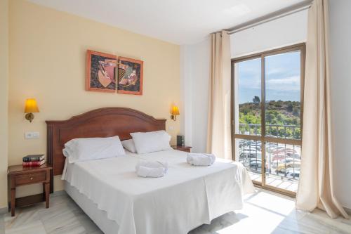 Ένα ή περισσότερα κρεβάτια σε δωμάτιο στο Apartahotel Playamaro by Dorobe