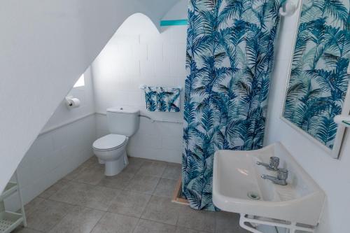 a bathroom with a toilet and a sink at Villa los brezos in Playa de Palma