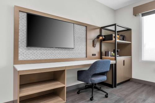 La Quinta Inn & Suites by Wyndham San Jose Silicon Valley Image