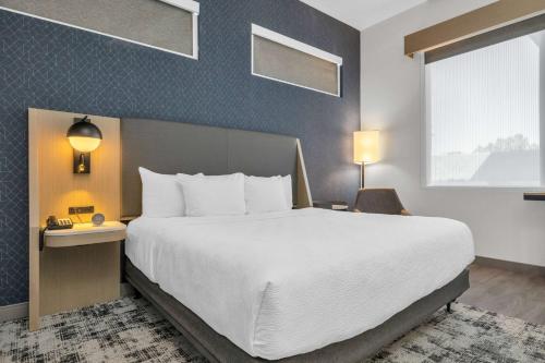 La Quinta Inn & Suites by Wyndham San Jose Silicon Valley Image