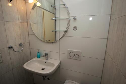 a bathroom with a sink and a mirror at Apartment nähe Cannstatter Wasen in Stuttgart