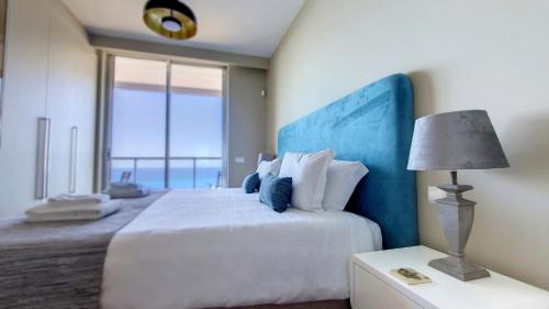 Postel nebo postele na pokoji v ubytování Southern Skies Apartment by LovelyStay