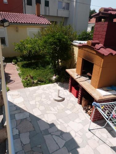 a backyard with a brick oven in the middle at Apartment Zoky in Split