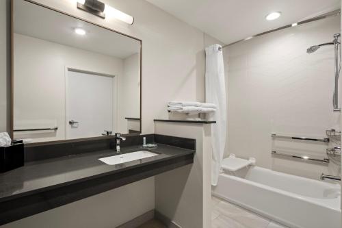 Vonios kambarys apgyvendinimo įstaigoje Fairfield by Marriott Inn & Suites Yankton