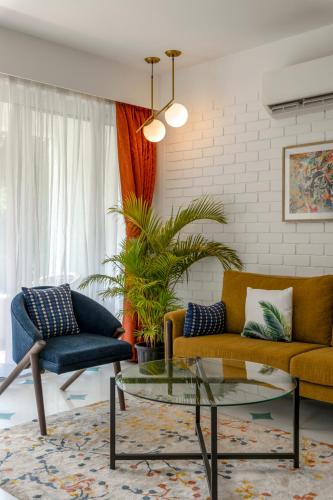 El Tesoro 2BHK Elegant Apartments in Siolim with Pool- 10 mins Drive to Assagaoにあるシーティングエリア