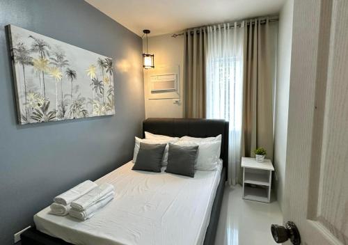 Postel nebo postele na pokoji v ubytování Palawan Modern Living in a Thoughtfully Designed Rental Home - B1 5Kunzite