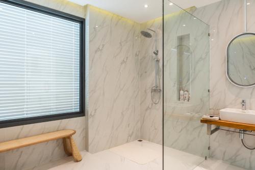 a bathroom with a shower and a sink at 5House:A luxury beachfront villa on Samui 滨海5卧室别墅 in Hua Thanon Beach