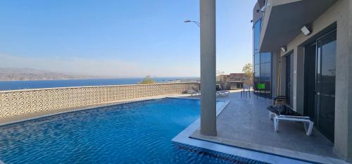 Luxury!! New !! Top Exclusive Villa " Prestige " Best sea Viewの敷地内または近くにあるプール