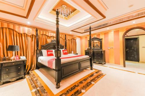 a bedroom with a bed in a room with orange walls at OYO 154 Bait AL Marmar Hotel in Sohar