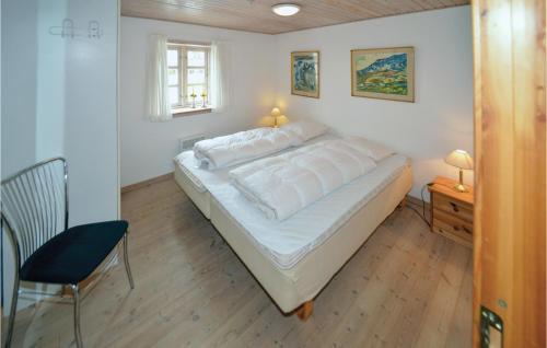 Postel nebo postele na pokoji v ubytování Stunning Home In Brovst With Kitchen