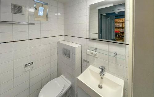 Koupelna v ubytování Nice Home In Lauwersoog With Wifi