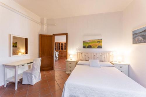 Ένα ή περισσότερα κρεβάτια σε δωμάτιο στο Chic Villa Antonina num2179