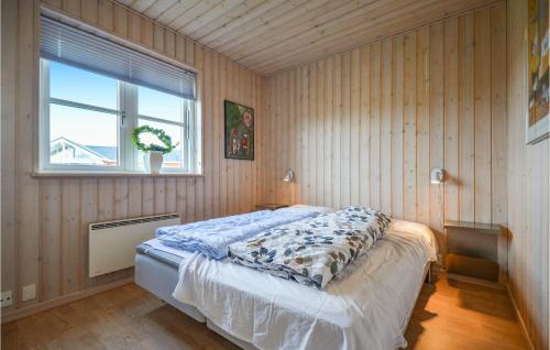 Postel nebo postele na pokoji v ubytování 3 Bedroom Stunning Home In Ebeltoft