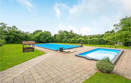 an image of a swimming pool in a yard at 3 Bedroom Cozy Home In Frvang in Fårvang