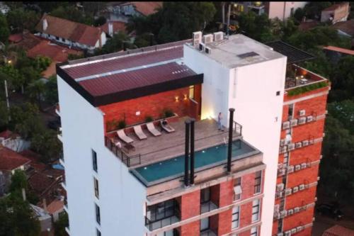 - une vue sur le toit d'un bâtiment dans l'établissement 1F Flats del Sol - A pasos del Shopping del Sol, à Asuncion