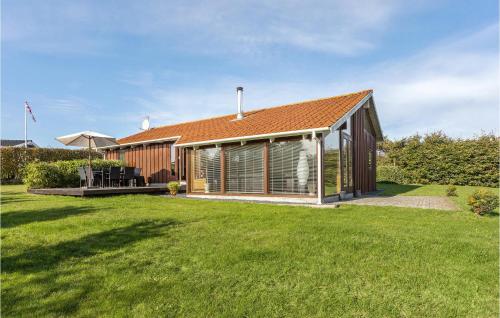 a house with a garden with a grass yard at Holiday Home Øer Højden Denm in Ebeltoft