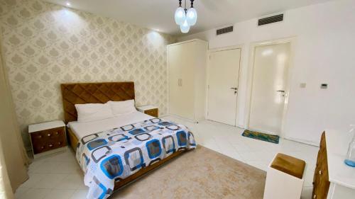 a bedroom with a large bed in a room at 2-Bedrooms TownHouse Villa dxb Gplus1 in Dubai