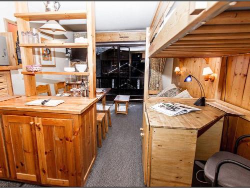 Zdjęcie z galerii obiektu Studio Cabine Confort · Centre de Val d'Isère · Balcon Sud · Près des Pistes - FR-1-518-122 w mieście Val dʼIsère