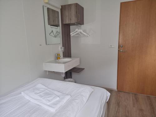 Postel nebo postele na pokoji v ubytování Litla-Hof Guesthouse