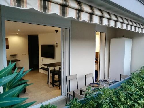 Grand studio Standing avec terrasse et parking