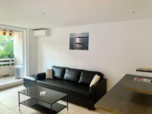 Ruang duduk di Grand studio Standing avec terrasse et parking