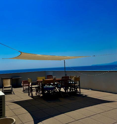 a table and chairs with a view of the ocean at Mono Ele a Varigotti in Varigotti