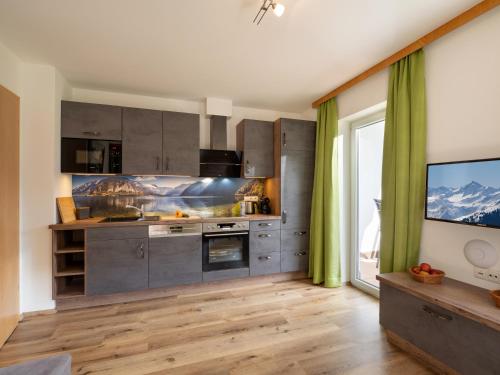 Una cocina o zona de cocina en Appartementhaus Arbiskogelblick