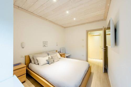 a bedroom with a white bed and a wooden ceiling at B&B Il Piccolo Principe room and breakfast in Bieno