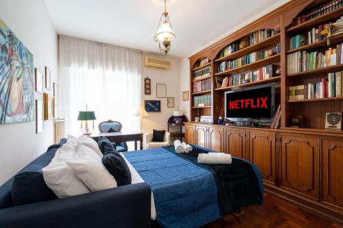 a living room with a bed and a tv at {Free Parking} WI-FI - Netflix & A/C in Rome