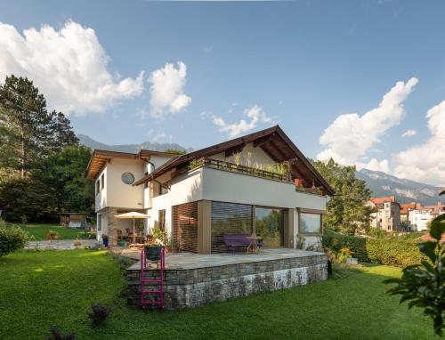 a house with a view of a yard at Villa Marwa - eine Ruheoase im Grünen in Innsbruck