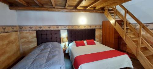 a bedroom with two beds and a staircase at Tradicion Colca in Yanque