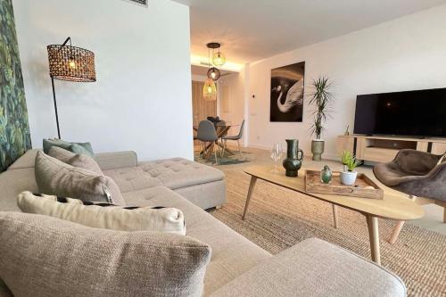 Fotografie z fotogalerie ubytování Stylish 2 bedroom apartment in La Cala Golf v destinaci Mijas