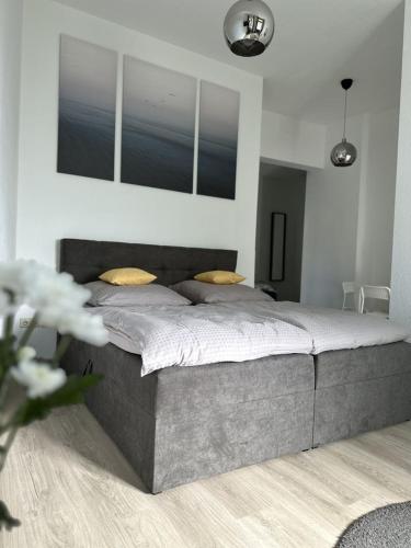 a bedroom with a large bed with yellow pillows at City Center Leipzig II in Leipzig